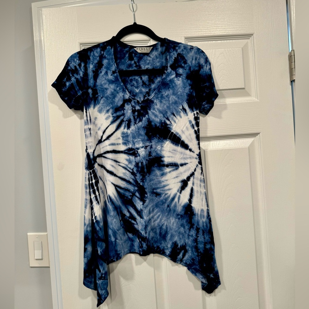 Women’s Blue/White Tye Dye T-Shirt. Size Small.